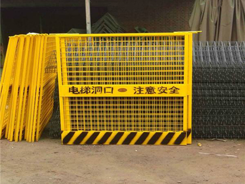 電梯井口防護(hù)門(mén)